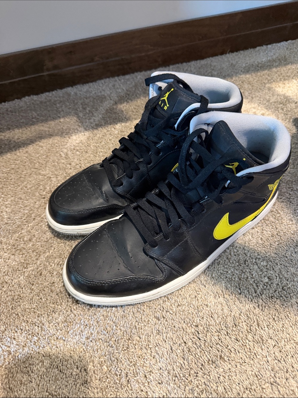 Nike Men’s Black & Yellow Mid-Top Sneakers
